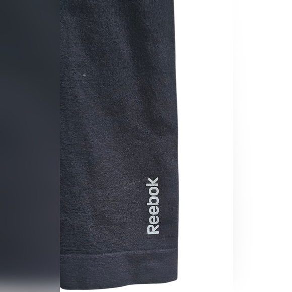 Reebok Classic Seamless Fitted Scoop Athletic Black Sleeveless Tank Top - Picture 2 of 6